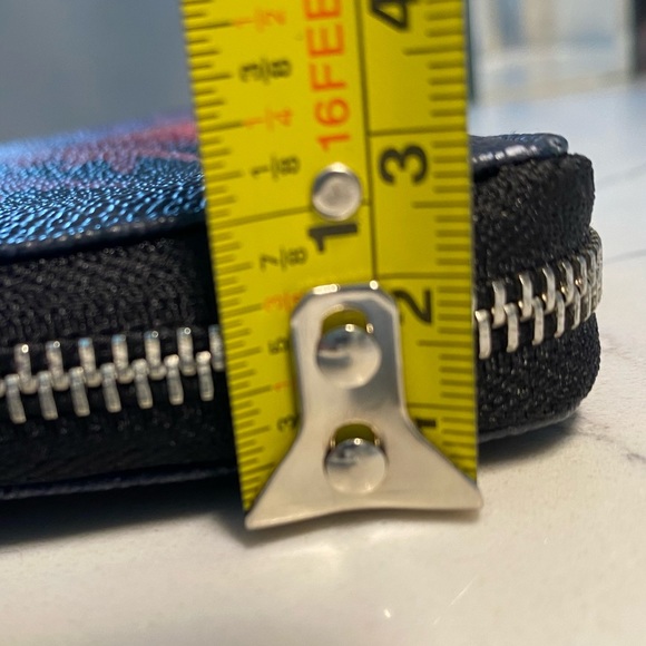 Guess Wallet - Picture 14 of 15